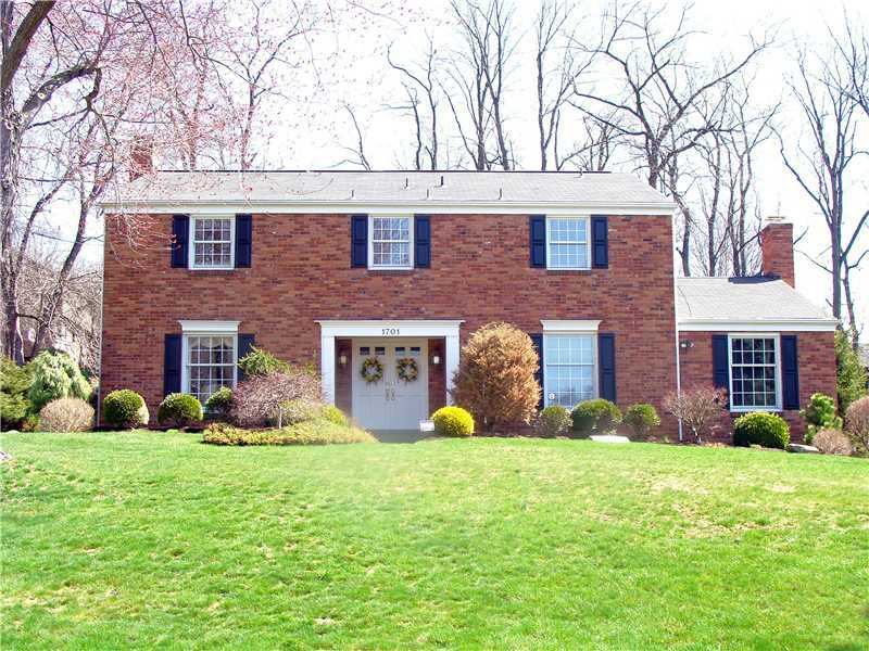 Property Photo:  1701 Pinetree Drive  PA 15241 