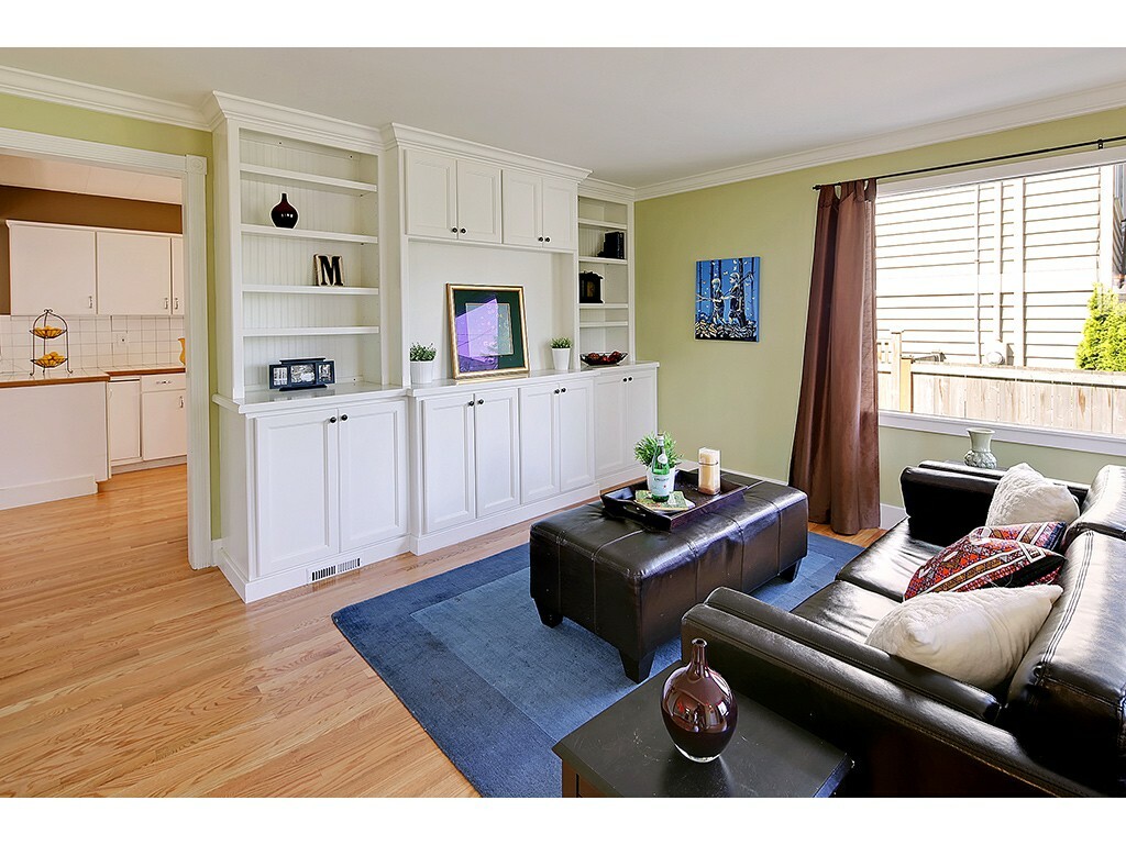 Property Photo:  5011 SW Dawson St  WA 98136 