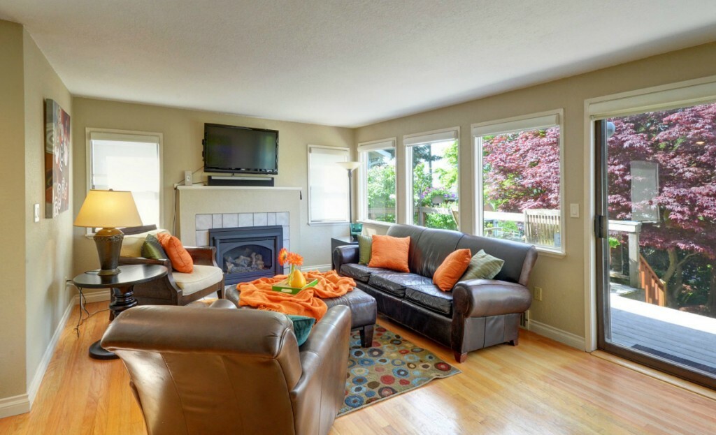 Property Photo:  9551 Phinney Ave N  WA 98103 
