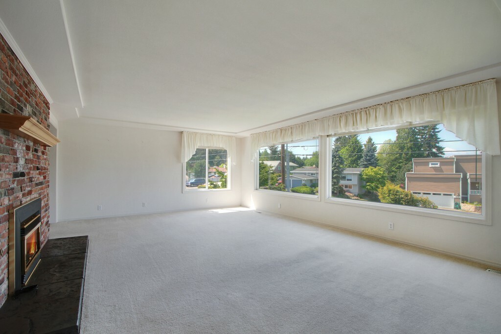 Property Photo: 1229 8th Ave S WA 98020