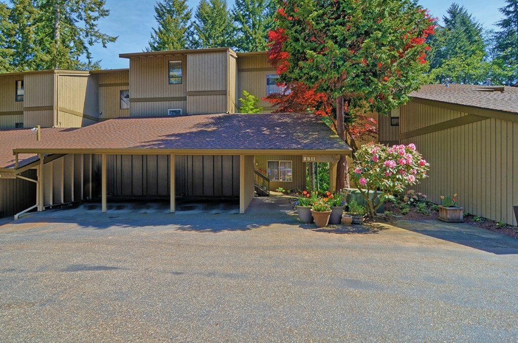 Property Photo:  8511 Main St 204  WA 98026 