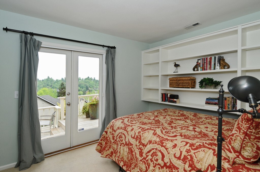 Property Photo: 318 25th Ave E WA 98112