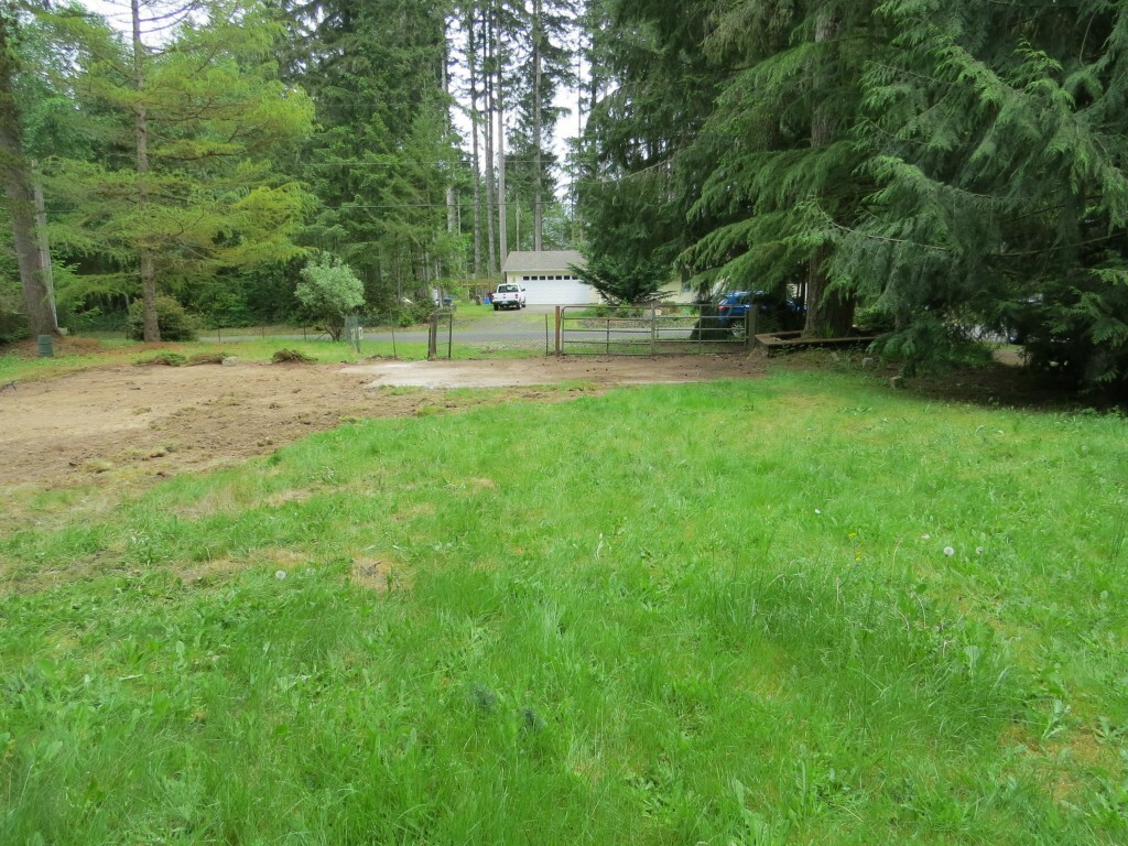 Property Photo: 1221 E Lakeshore Dr W WA 98584