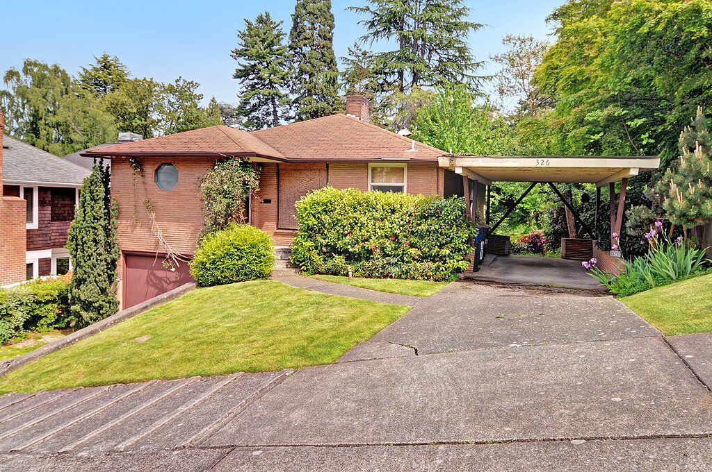 Property Photo: 326 36th Ave E WA 98112