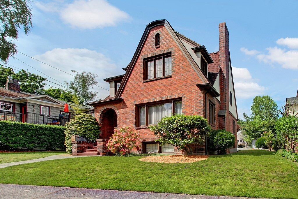 Property Photo: 2012 NE Ravenna Blvd WA 98105