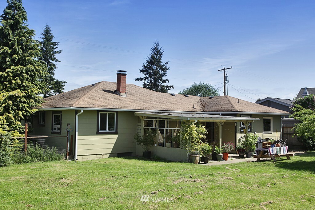 Property Photo: 623 2nd Street WA 98260