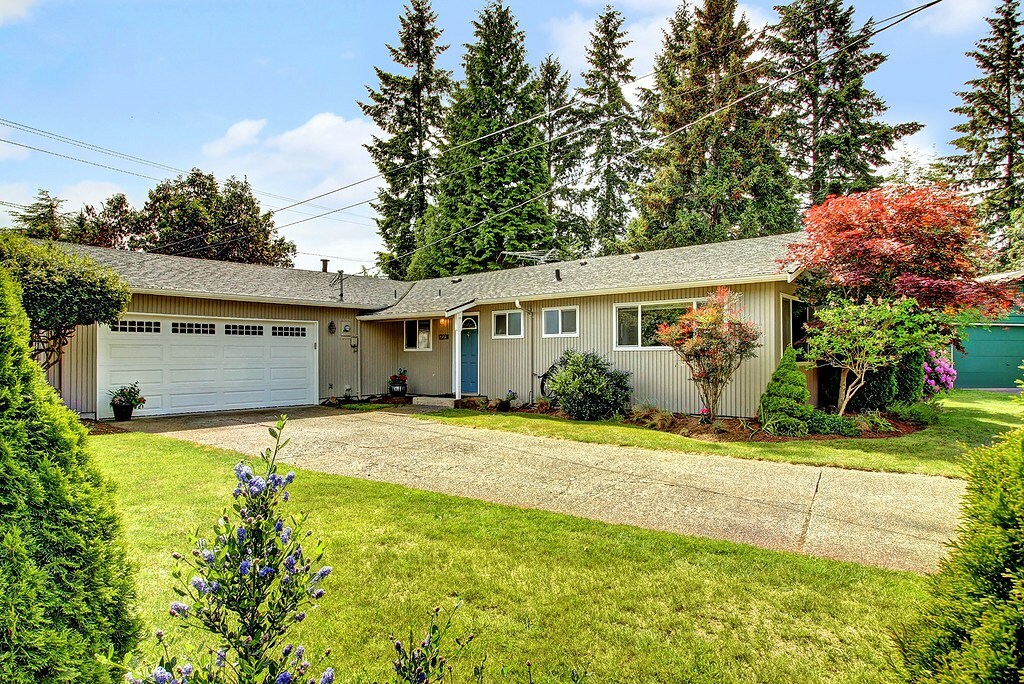 Property Photo:  12231 SE 55th Place  WA 98006 