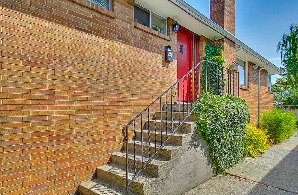 Property Photo: 4012 Woodland Park Ave N WA 98103