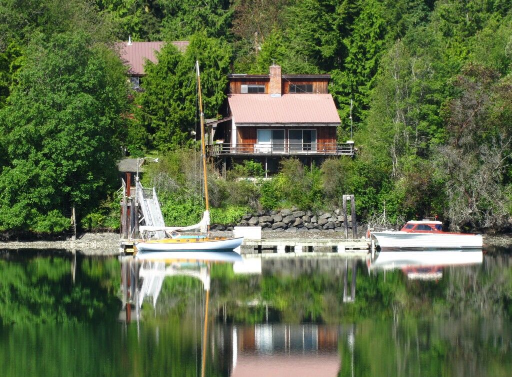 Property Photo: 1441 Griffith Point Rd WA 98358