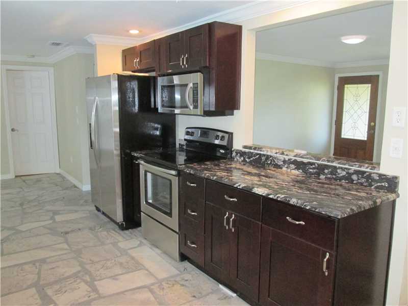 Property Photo:  408 Lakeview Drive  FL 34677 