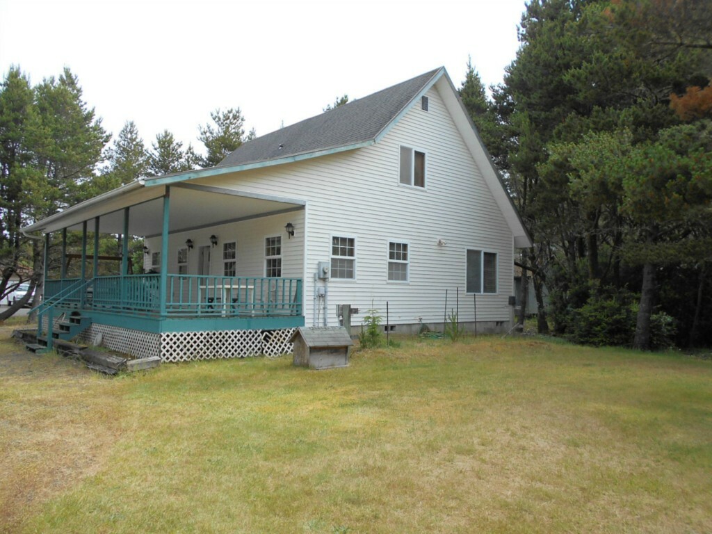 Property Photo:  1302 Johnson St  WA 98595 