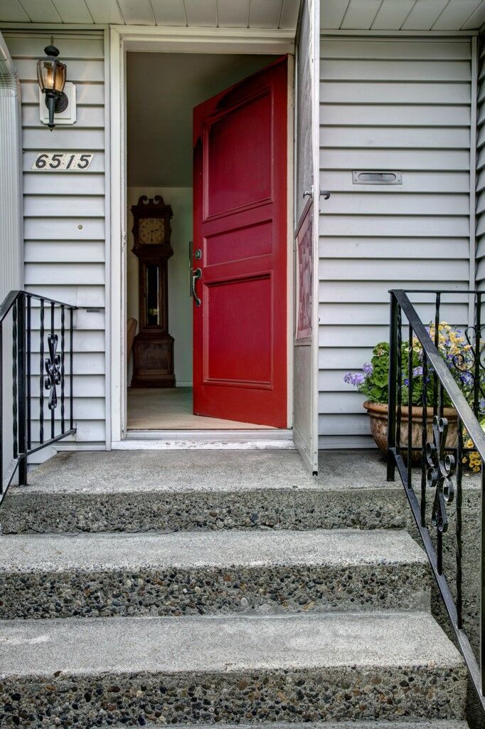 Property Photo: 6515 43rd Ave NE WA 98115