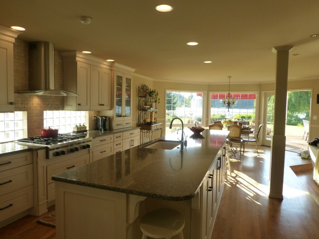 Property Photo: 16218 E Shore Dr WA 98087