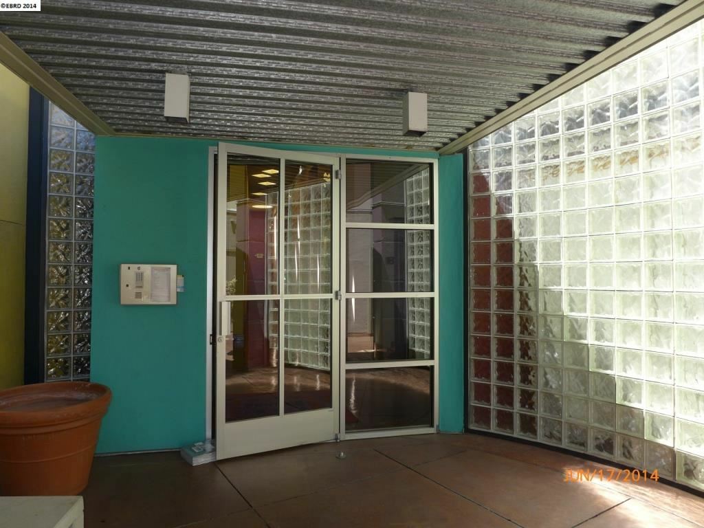 Property Photo:  311 4th St 125  CA 94607-4105 