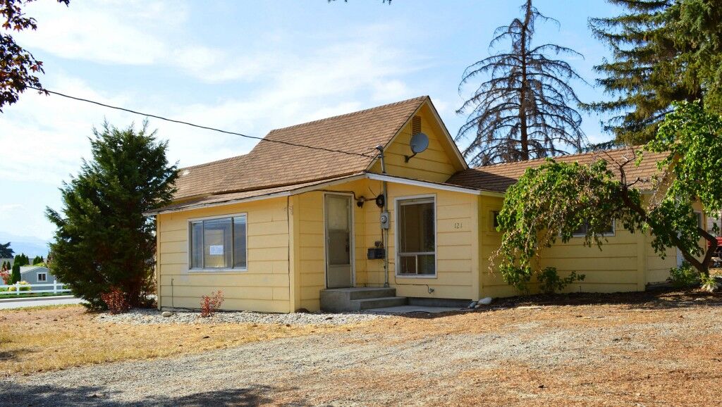 Property Photo:  121 NW 29th St  WA 98802