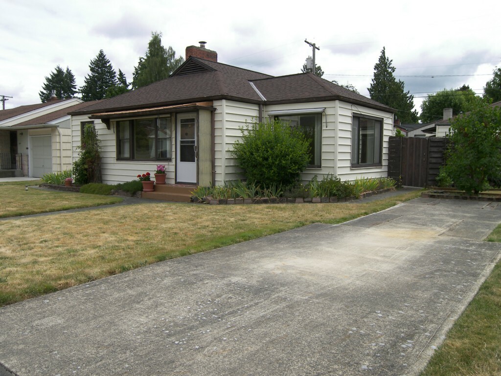 Property Photo:  2530 Veldee Ave  WA 98312 