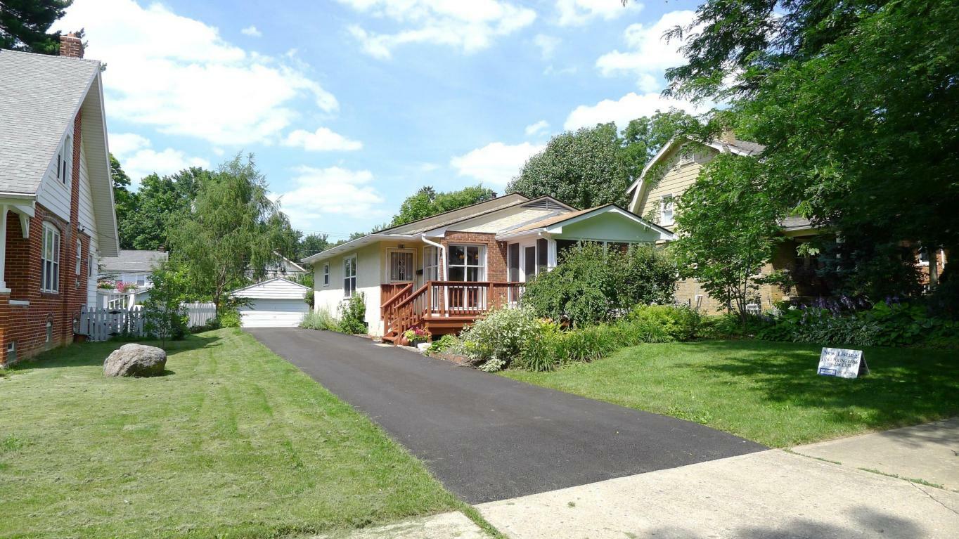 Property Photo:  214 E Dunedin Road  OH 43214 