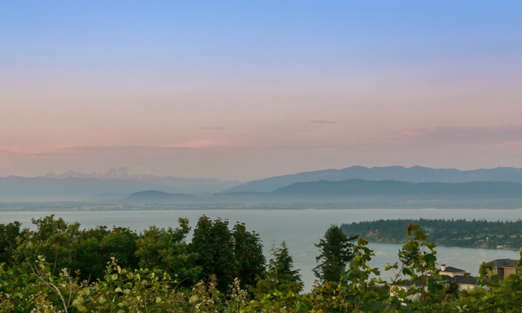 Property Photo: 471 Brentwood Dr WA 98282
