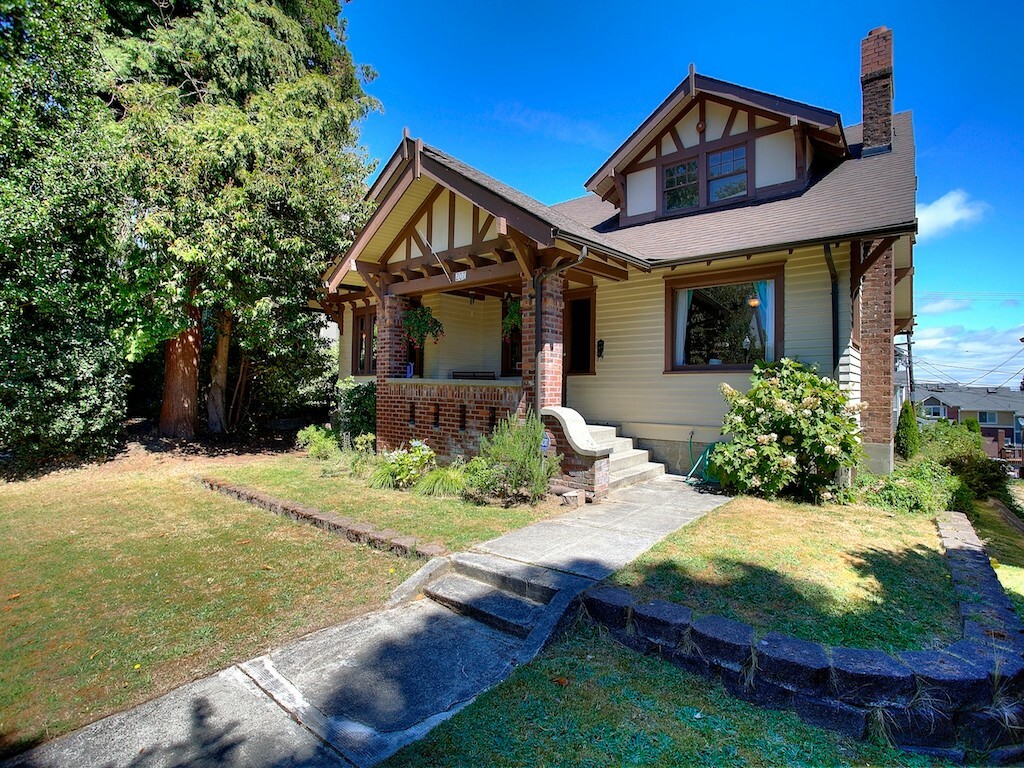 Property Photo: 207 N Yakima Ave WA 98403
