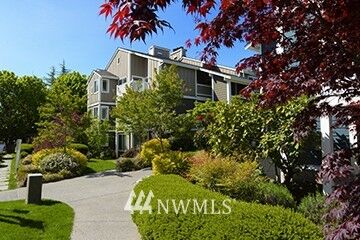 Property Photo: 300 N 130th Street 1204 WA 98133