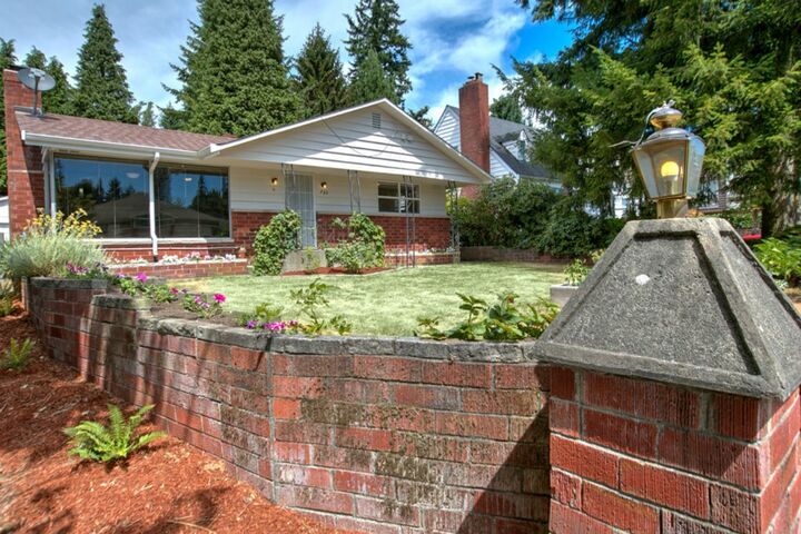 Property Photo: 720 N 185th St WA 98133