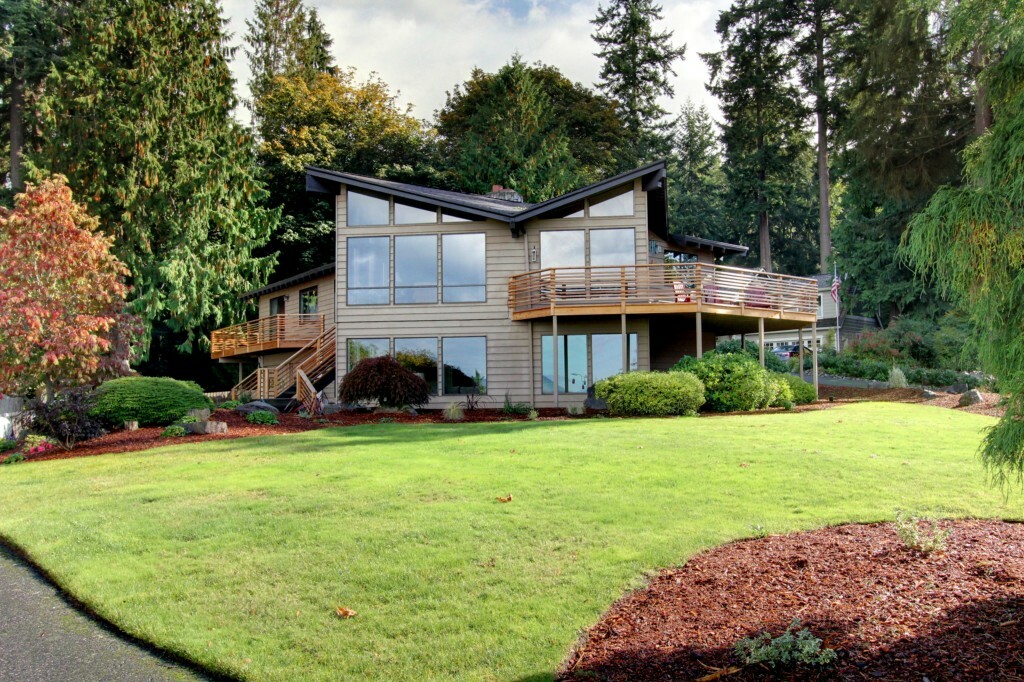 Property Photo:  17709 Talbot Rd  WA 98026 