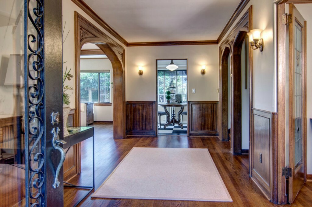 Property Photo: 2231 E Lake Washington Blvd WA 98112