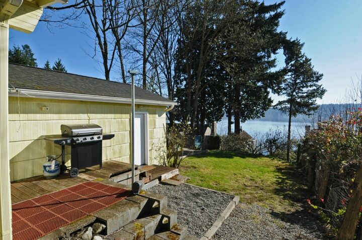 Property Photo: 1844 W Lake Sammamish Pkwy SE WA 98008