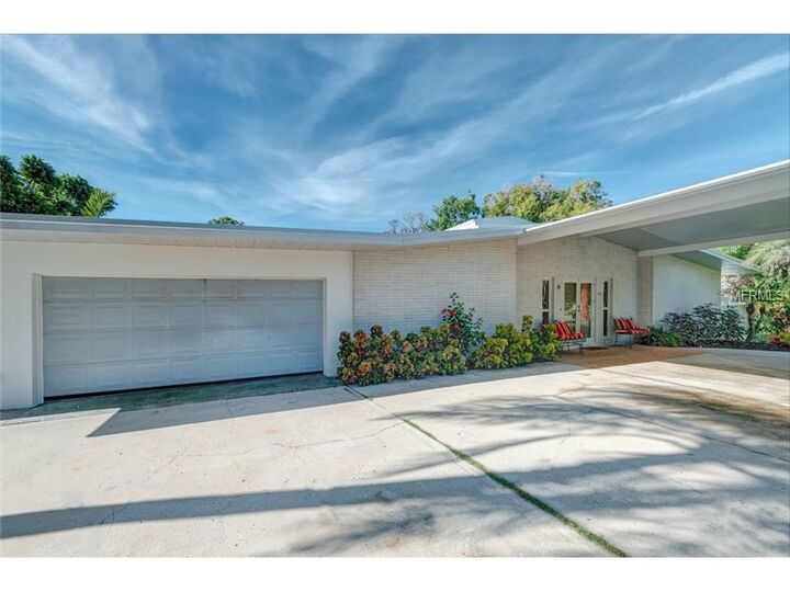 Property Photo:  320 Bernard Avenue  FL 34243 