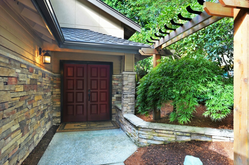 Property Photo:  11810 NE 73rd St  WA 98033 