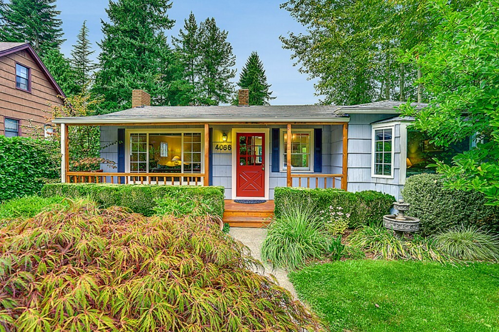 Property Photo:  4066 NE 174th St  WA 98155 