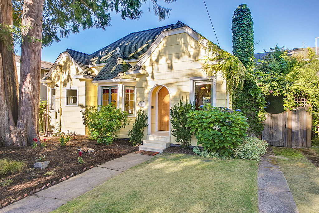 Property Photo: 7225 Sycamore Ave NW WA 98117