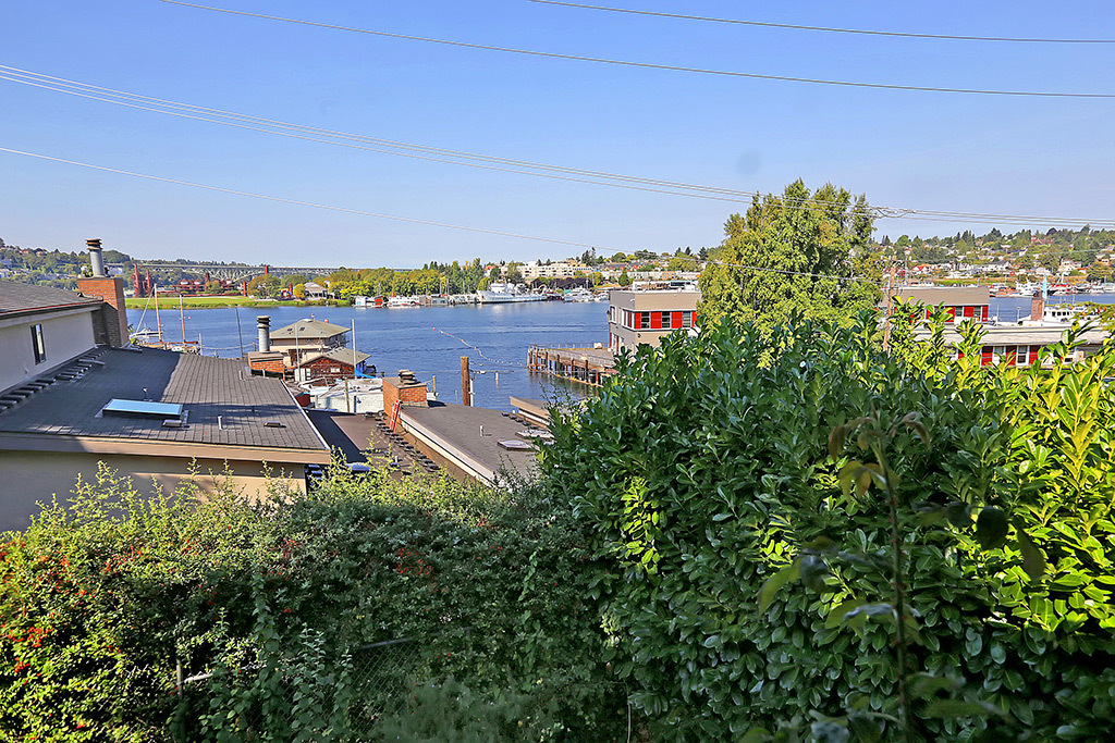 Property Photo: 11112 E Hamlin St WA 98102