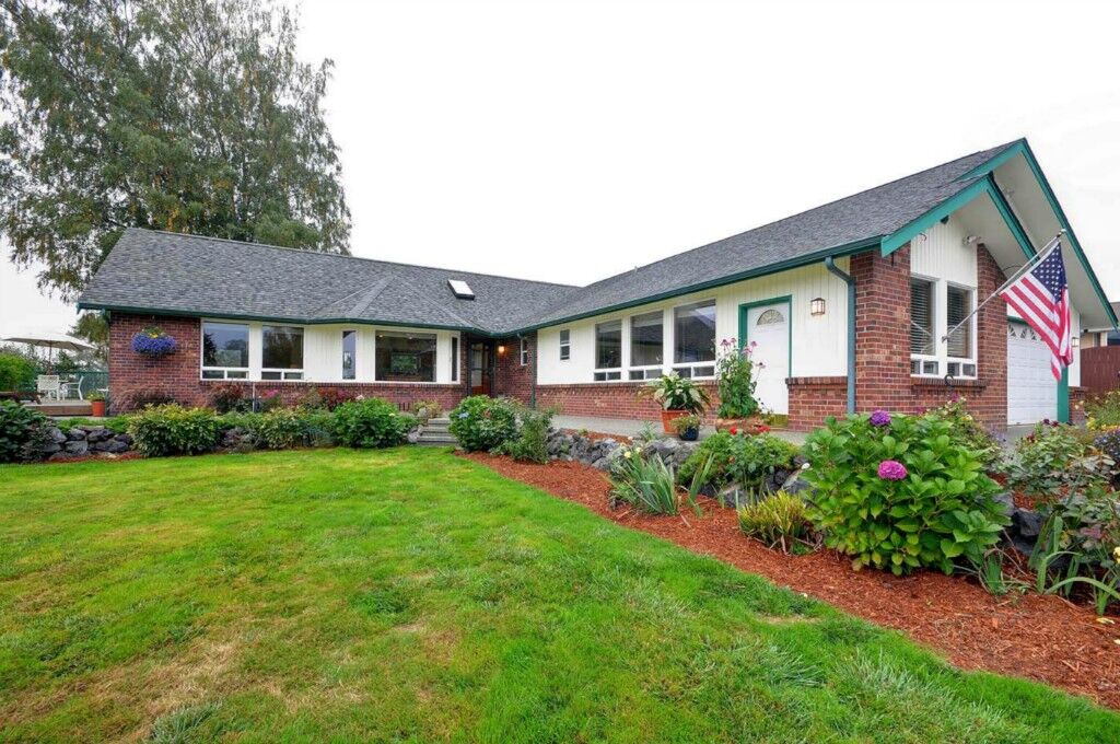 Property Photo:  8018 69th Avenue SE  WA 98290 