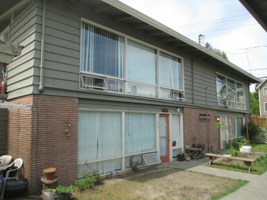 Property Photo:  2515 NE 115th St  WA 98125 