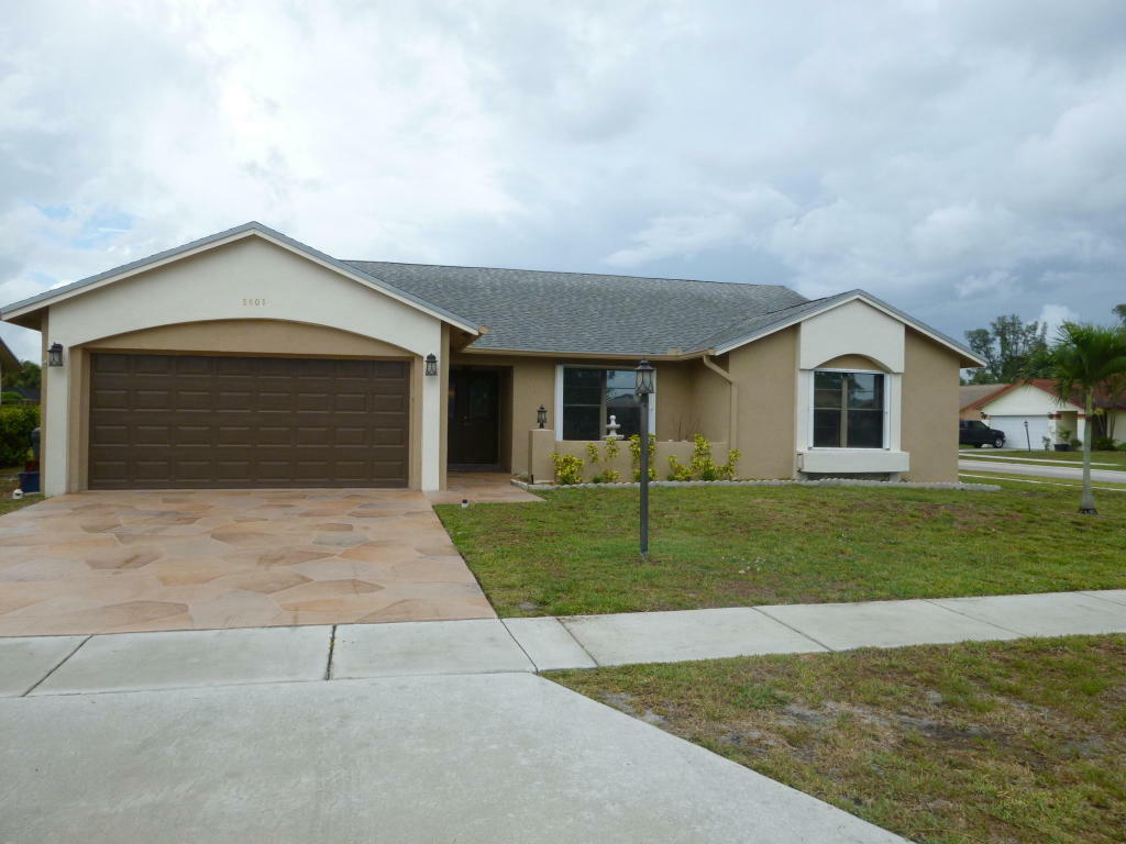 Property Photo: 8401 Winnipesaukee Way FL 33467