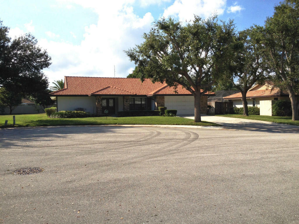 Property Photo:  142 Bayberry Circle  FL 33458 