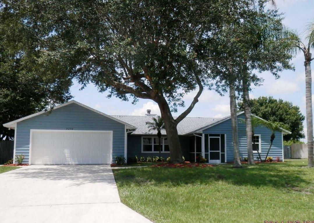 Property Photo:  2252 SE Flanders Road  FL 34952 