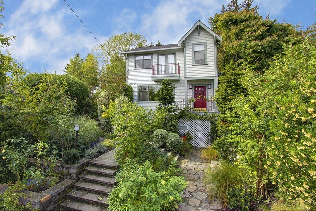 Property Photo:  5711 37th Avenue NE  WA 98105 