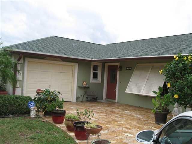 Property Photo: 701 Palama Way FL 33462