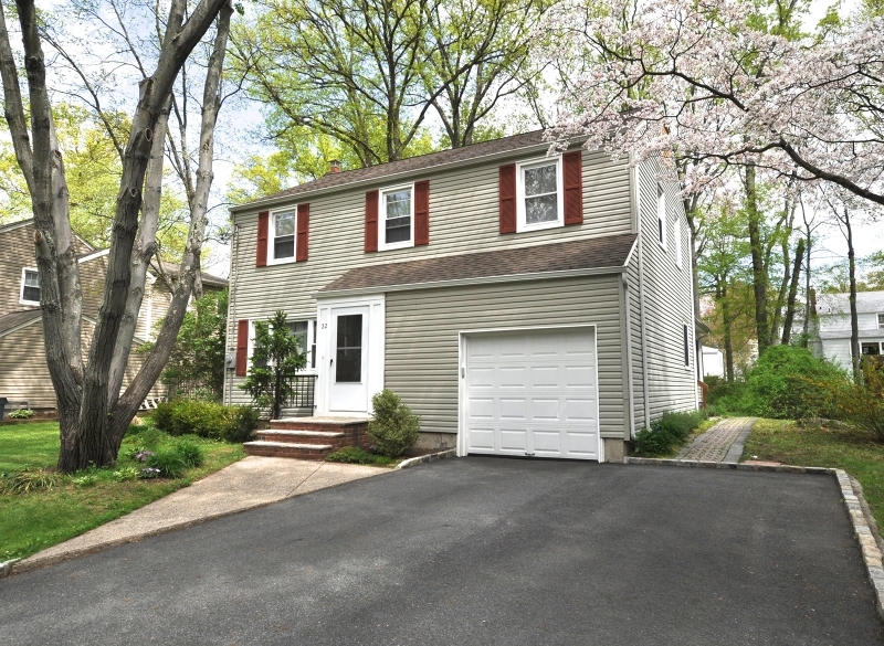 Property Photo:  22 Wellington Rd  NJ 07039 