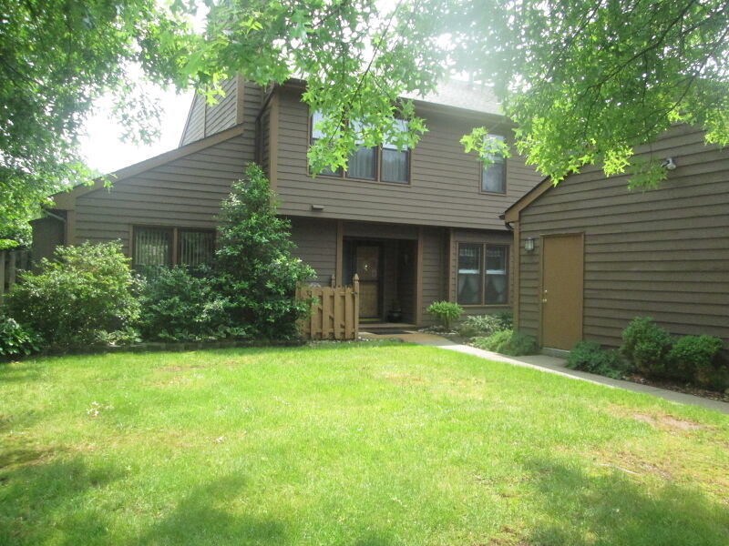 Property Photo: 121 Oakmont Ct 121 NJ 08820