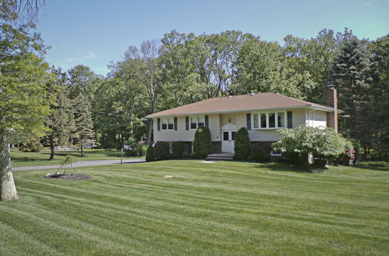 Property Photo:  44 Mountainside Dr  NJ 07869 