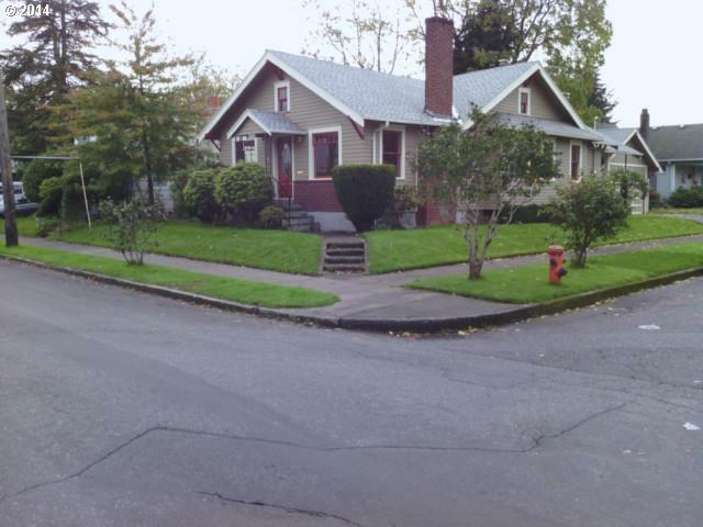 Property Photo:  3707 SE 60th Ave  OR 97206 