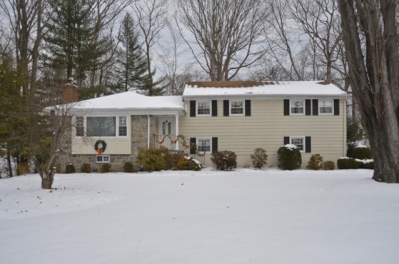 Property Photo:  45 Old Glen Rd  NJ 07960 