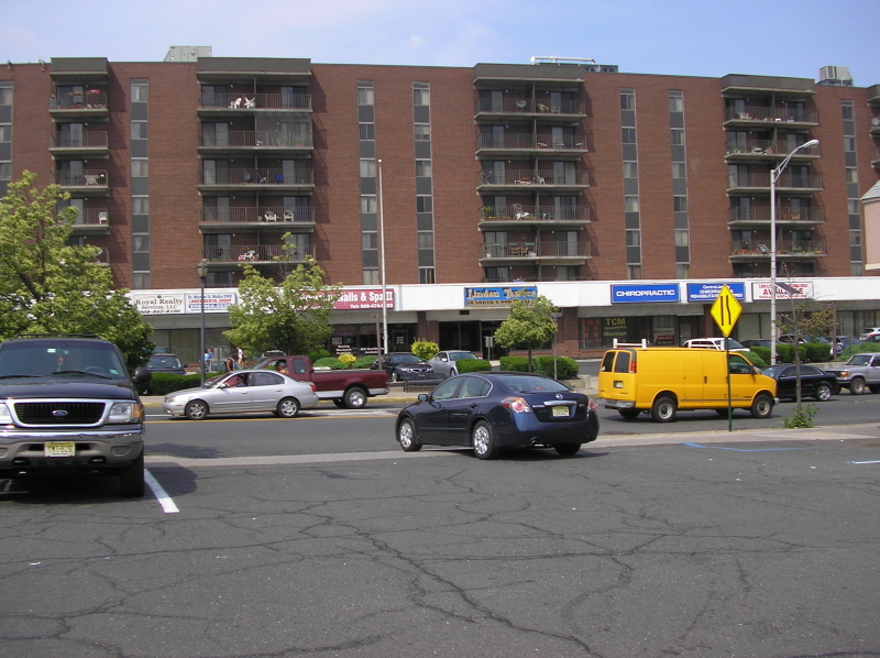 Property Photo:  10 N Wood Ave Apt 617  NJ 07036 