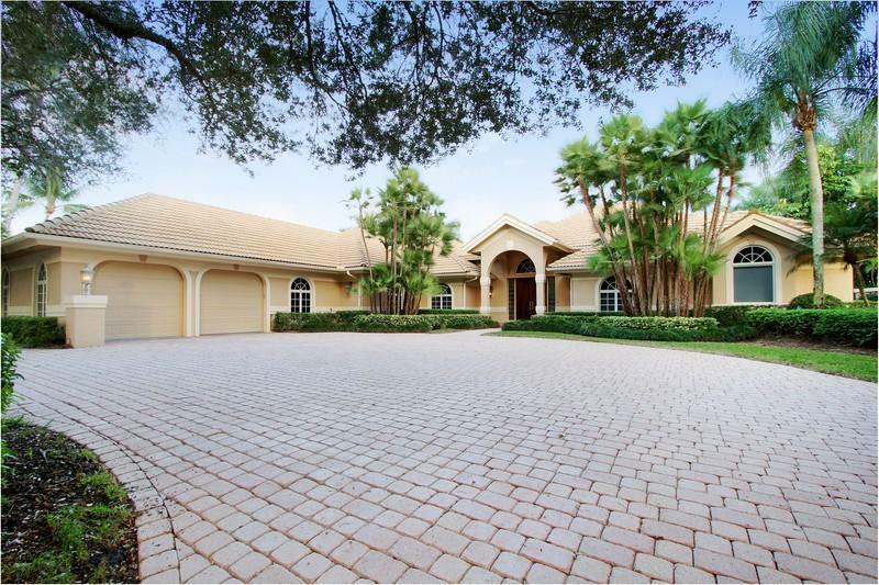 Property Photo:  256 Locha Drive  FL 33458 