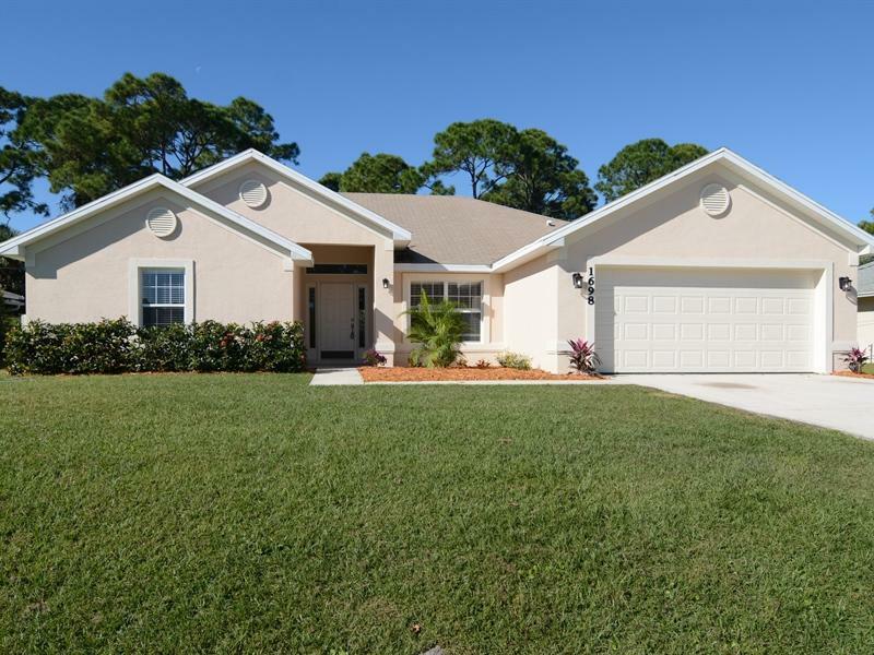 Property Photo:  1698 SW Cycle Street  FL 34953 