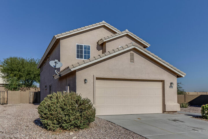 Property Photo: 22490 W Desert Bloom Street AZ 85326