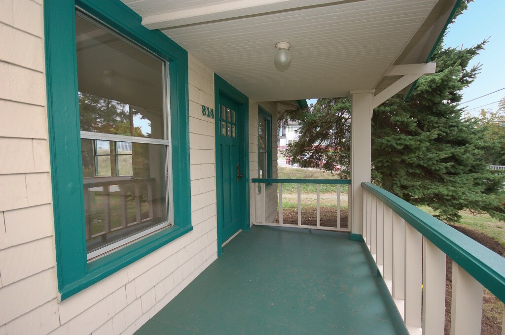 Property Photo:  814 N 128th St  WA 98133 